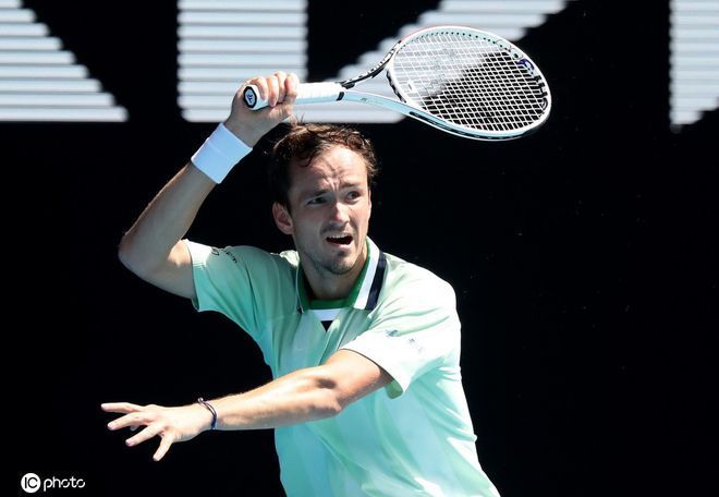 更像是一位 更像是一位